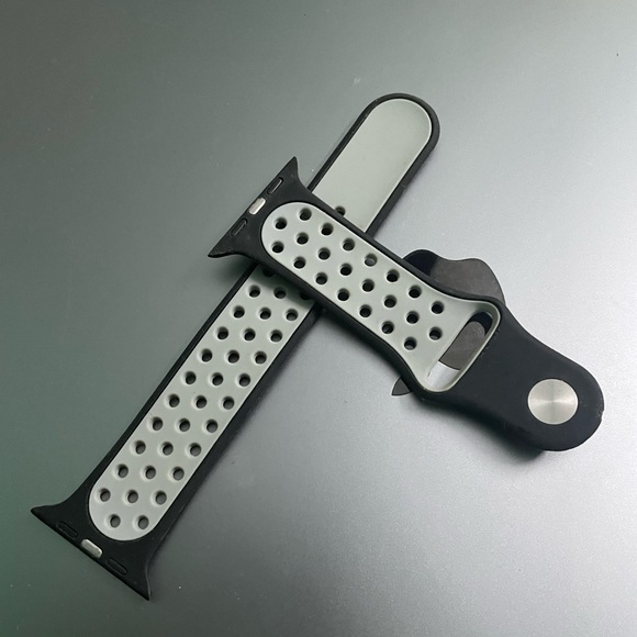 Coteecti Apple Watch 42mm stylish sports band - rarely used - Picture 5 of 9